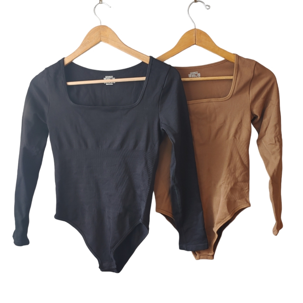 NIB- MRIGNT 2 Pack Fine Ribbed Square Neckline Bodysuits Black and Brown Size M